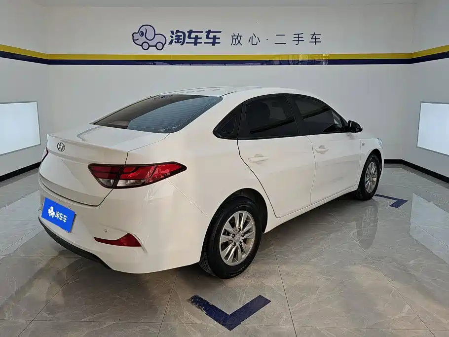 Hyundai Elantra — миниатюра 3