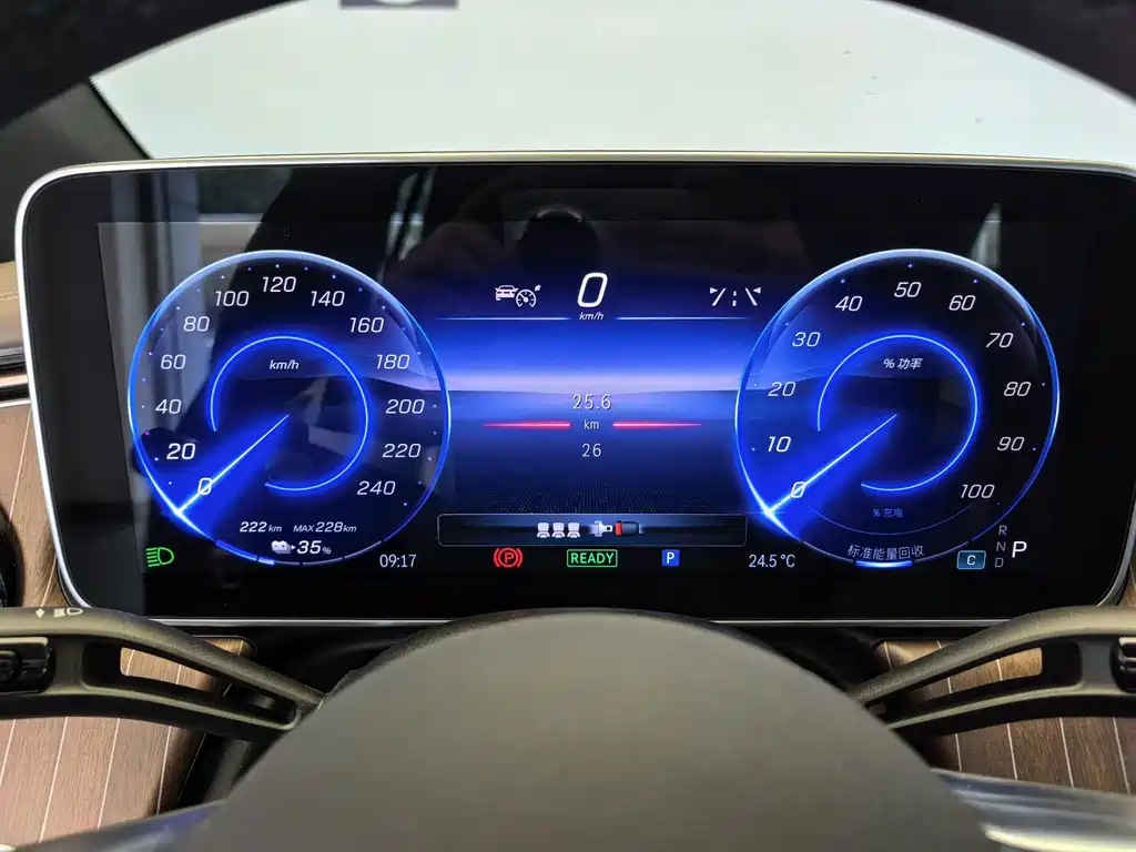 Mercedes-Benz EQE SUV — миниатюра 17