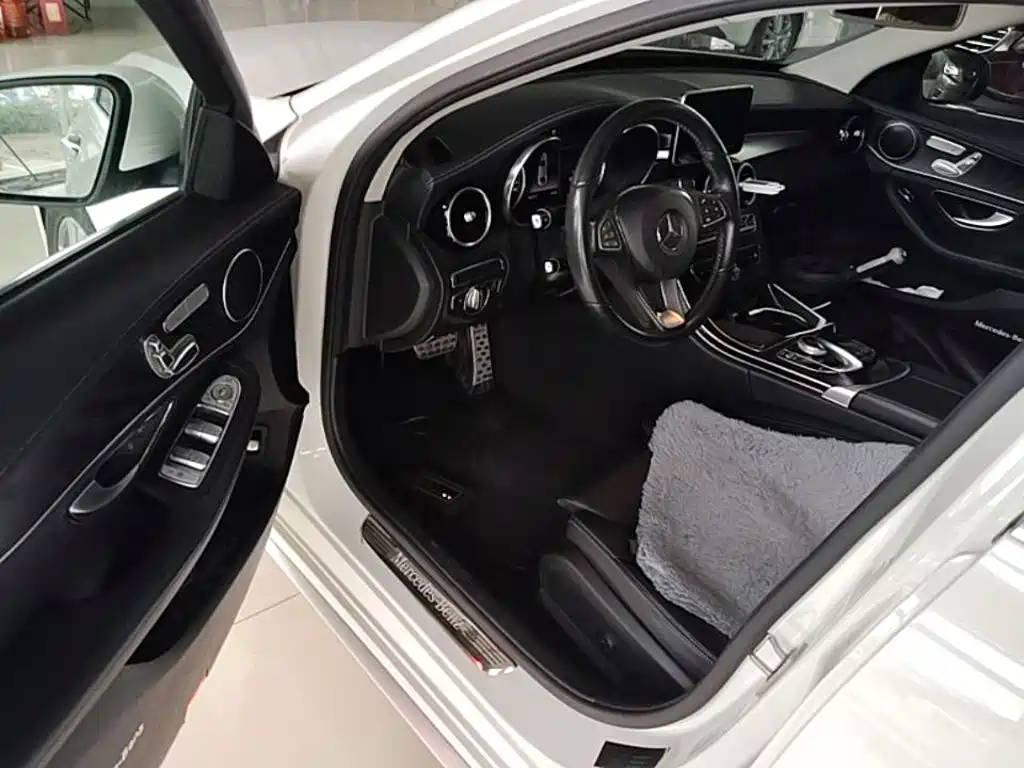 Mercedes-Benz C-Class — миниатюра 16