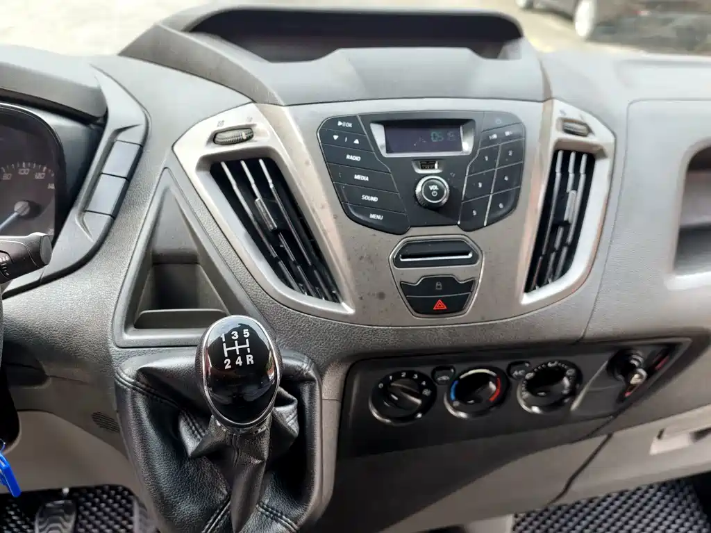Ford Transit — миниатюра 16