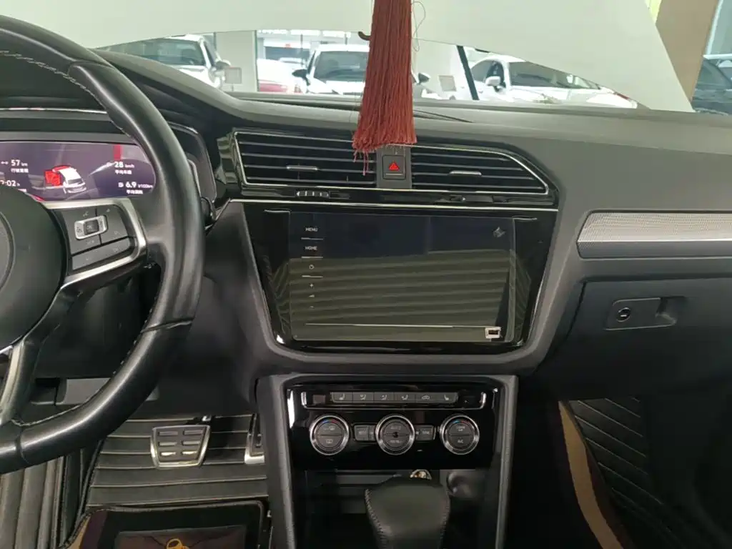Volkswagen Tiguan L — миниатюра 13