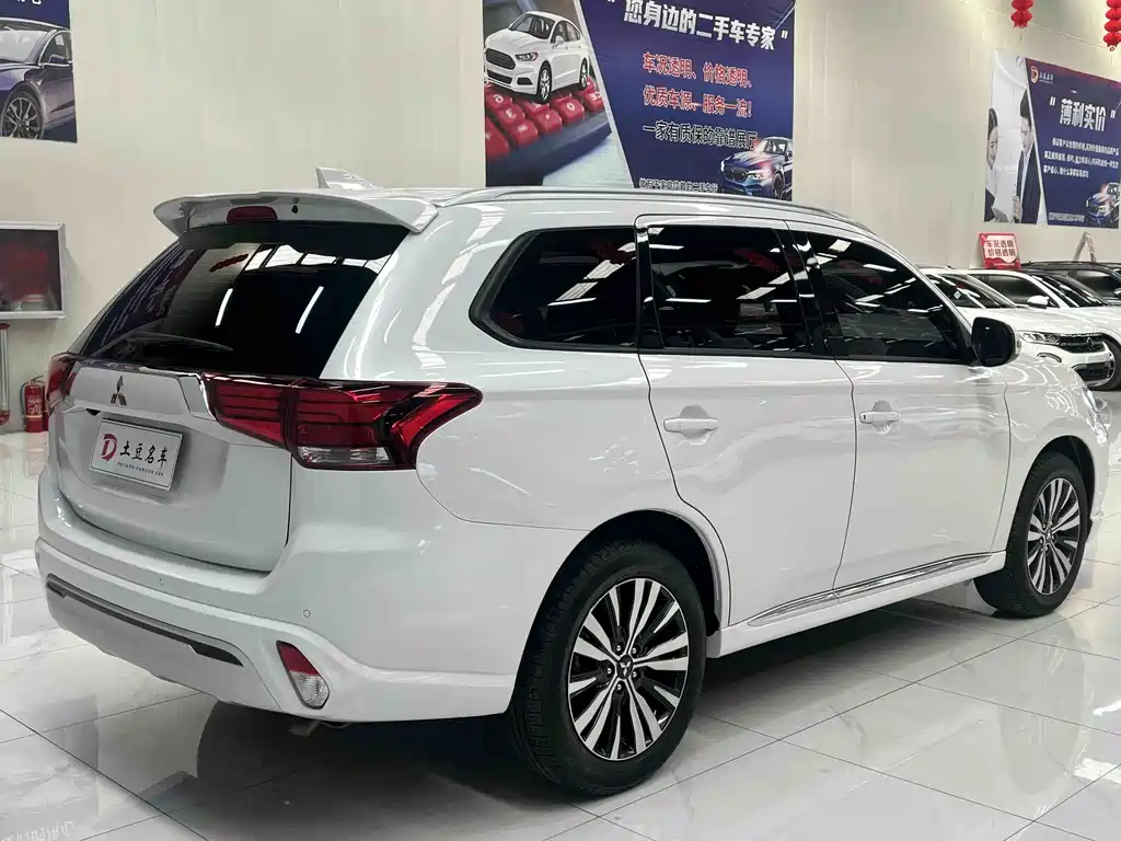 Mitsubishi Outlander 2021 2.0L Enjoy 5 мест