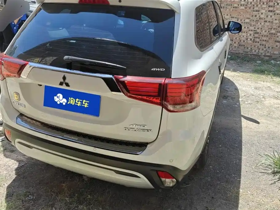MITSUBISHI OUTLANDER