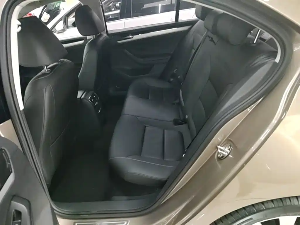Volkswagen Sagitar — миниатюра 17