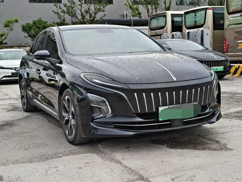 Hongqi E-QM5