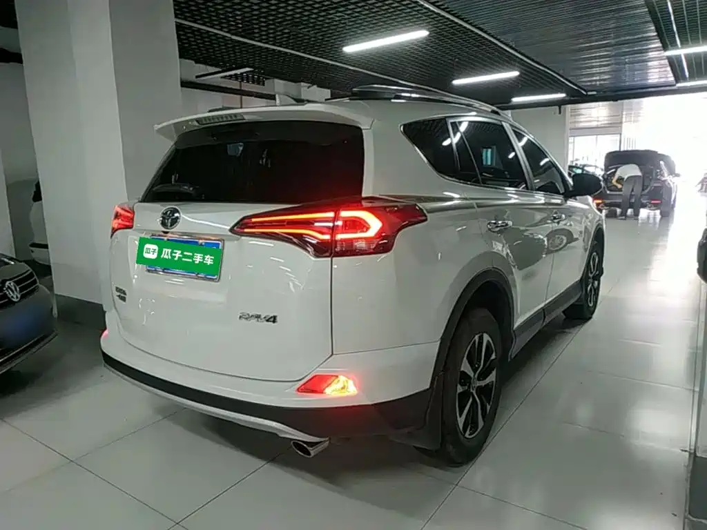 Toyota RAV4 — миниатюра 7
