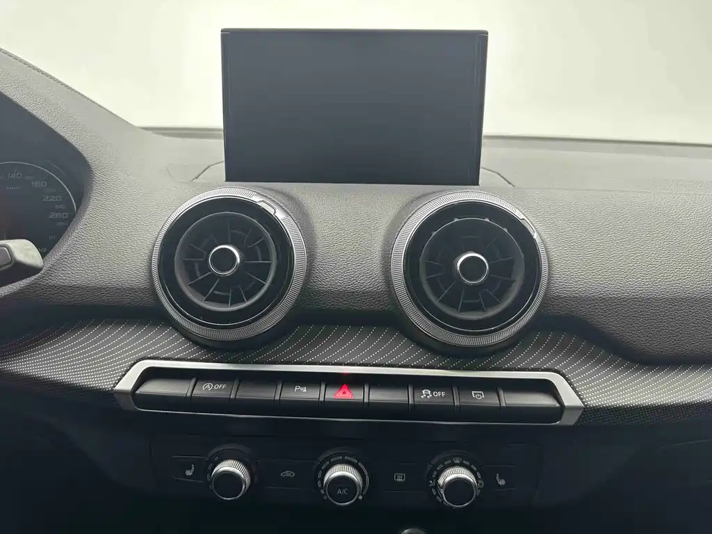 Audi Q2L — миниатюра 15