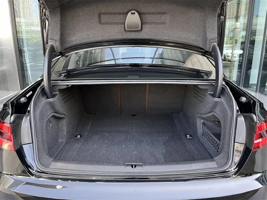 Audi A4L 2019 40 TFSI VI