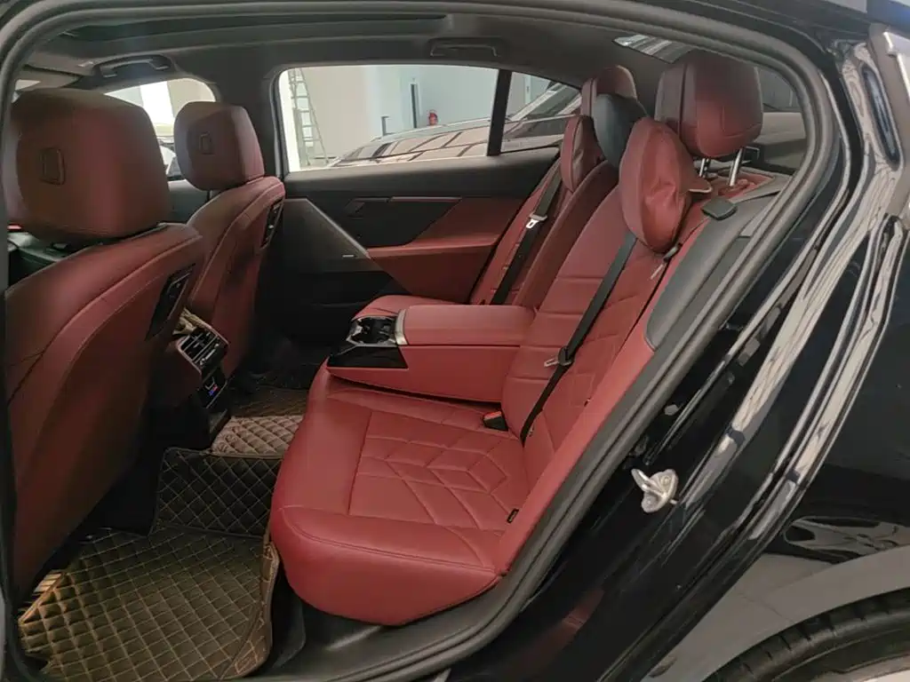 BMW 5 Series — миниатюра 17