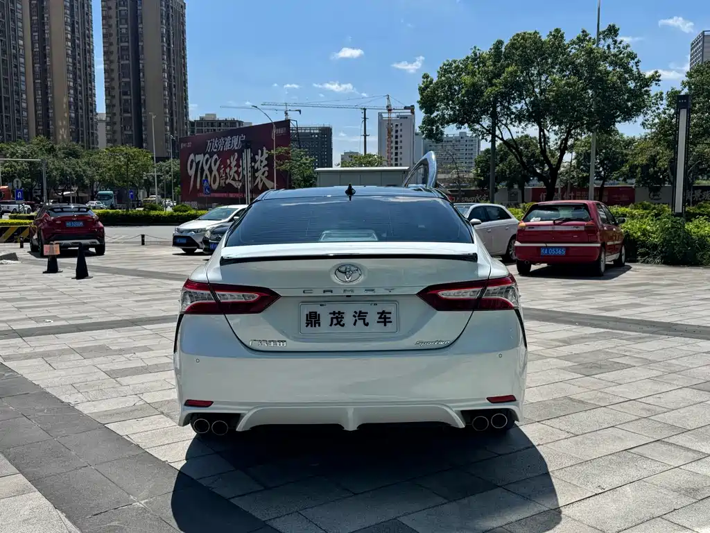 Toyota Camry — миниатюра 4