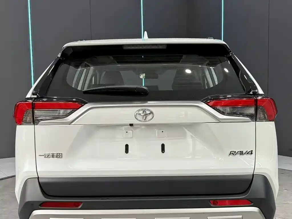 Toyota RAV4 — миниатюра 7