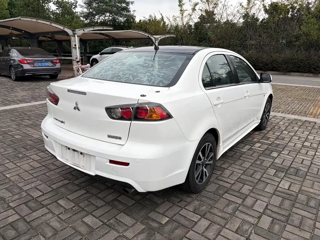 Mitsubishi Lancer EX — миниатюра 5