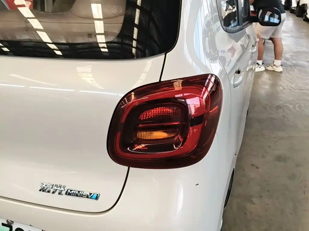 Wuling MINIEV — миниатюра 8