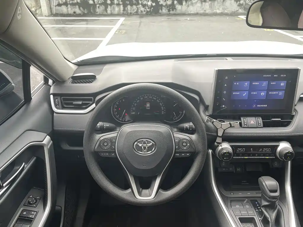 Toyota RAV4 — миниатюра 13
