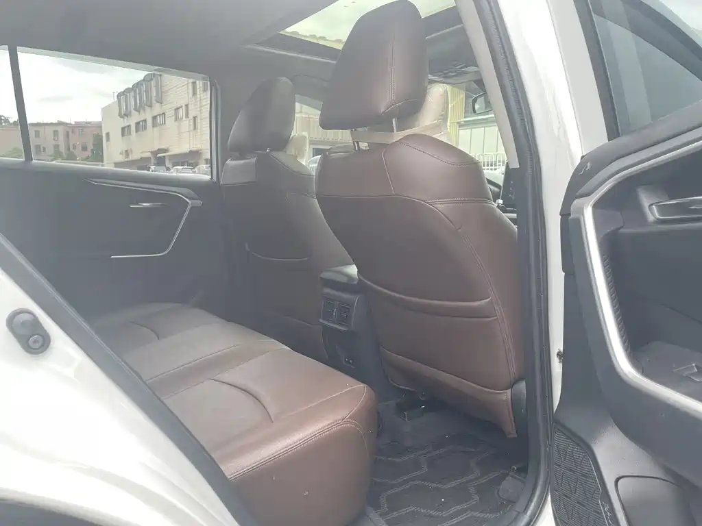 Toyota RAV4 — миниатюра 15