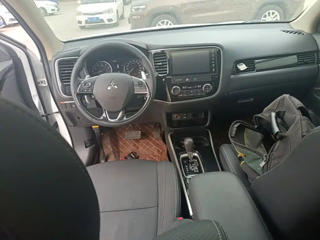 Mitsubishi Outlander — миниатюра 10