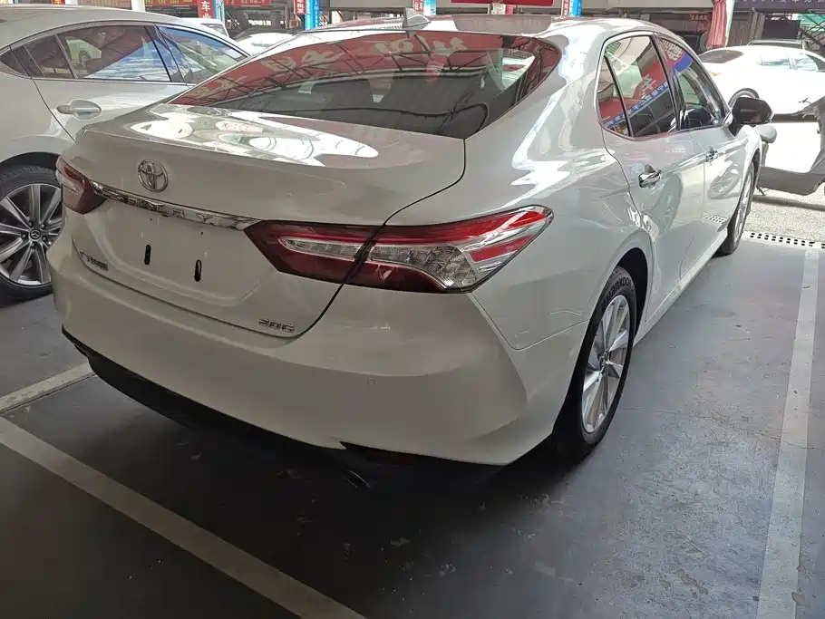 Toyota Camry — миниатюра 3