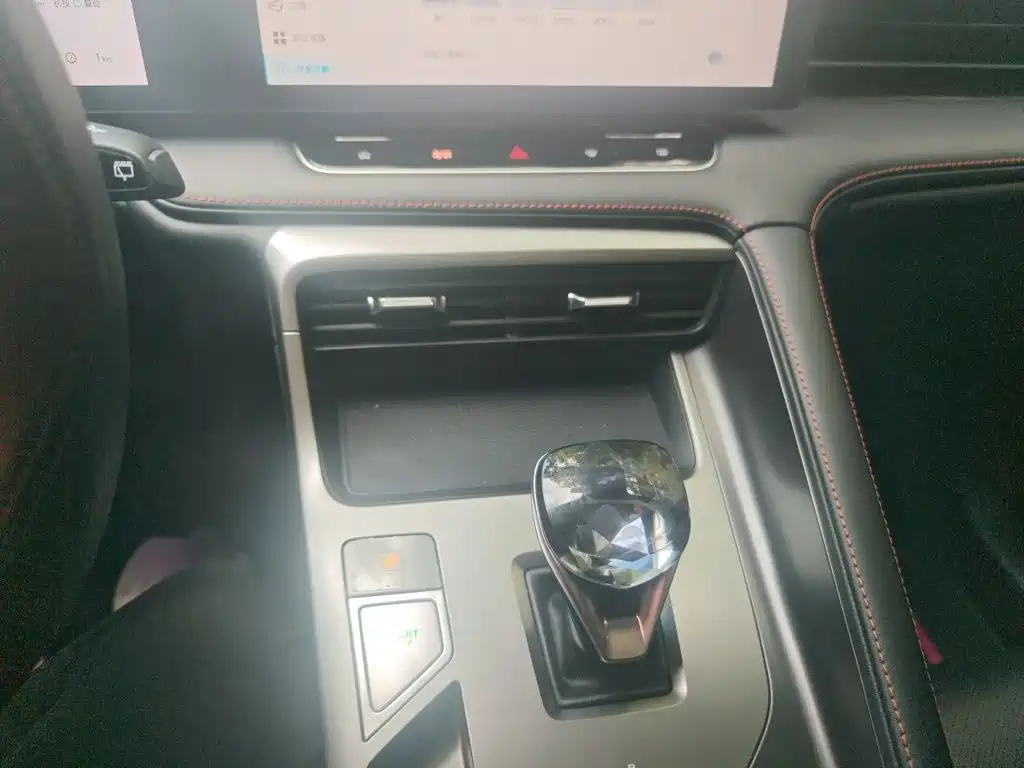 Roewe RX5 New Energy — миниатюра 6