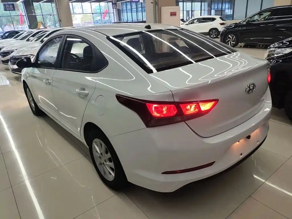 Hyundai Verna — миниатюра 5
