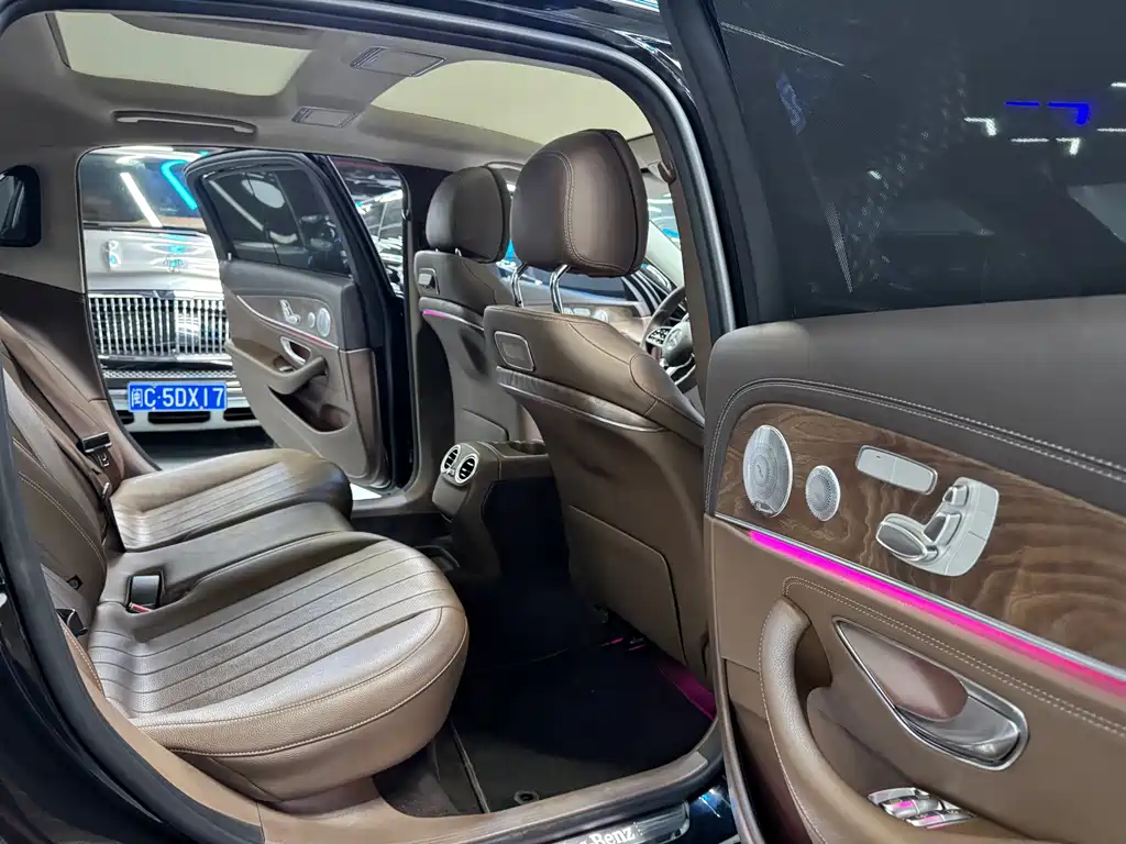 Mercedes-Benz E-Class — миниатюра 13