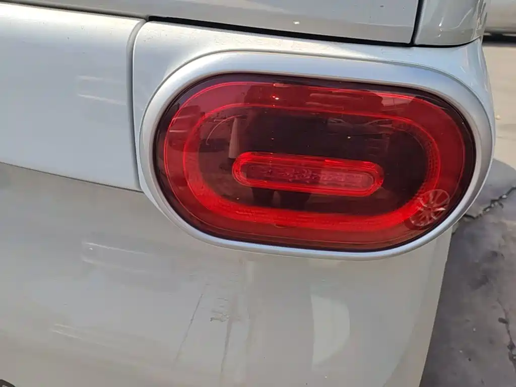 Wuling MINIEV — миниатюра 8