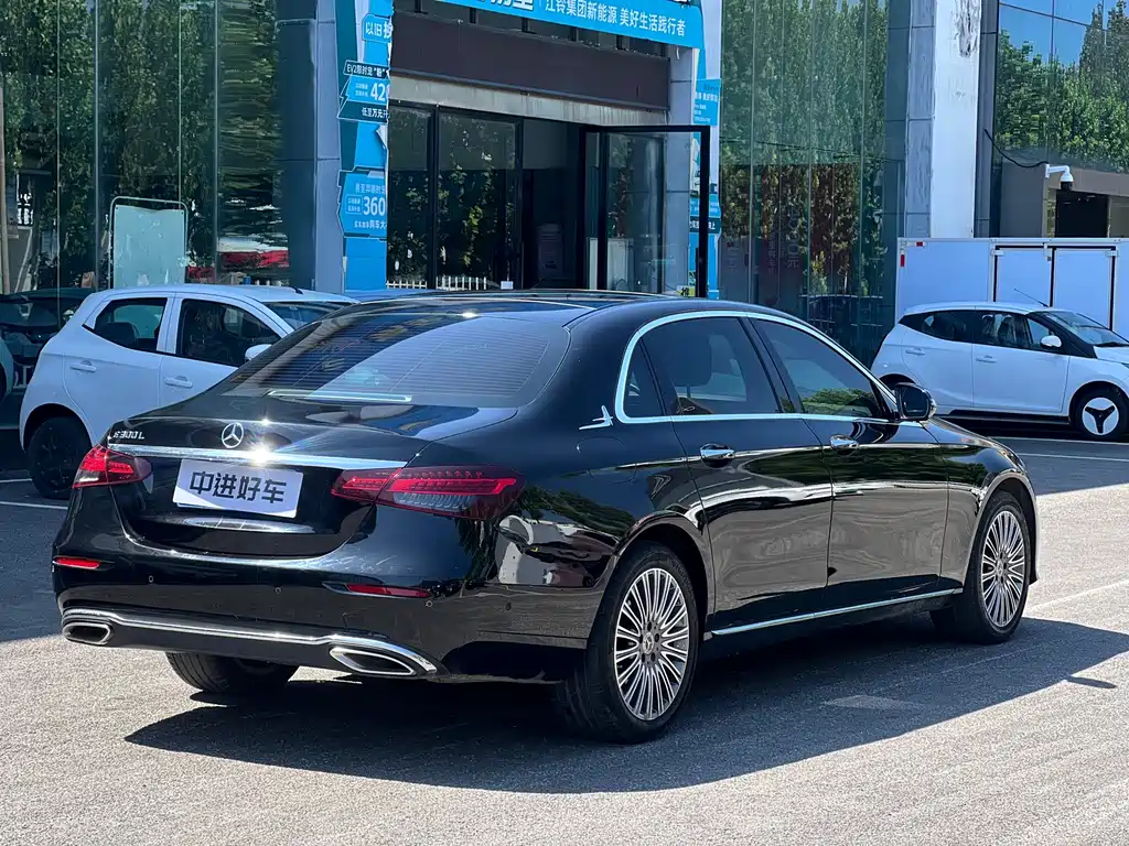 Mercedes-Benz E-Class — миниатюра 8