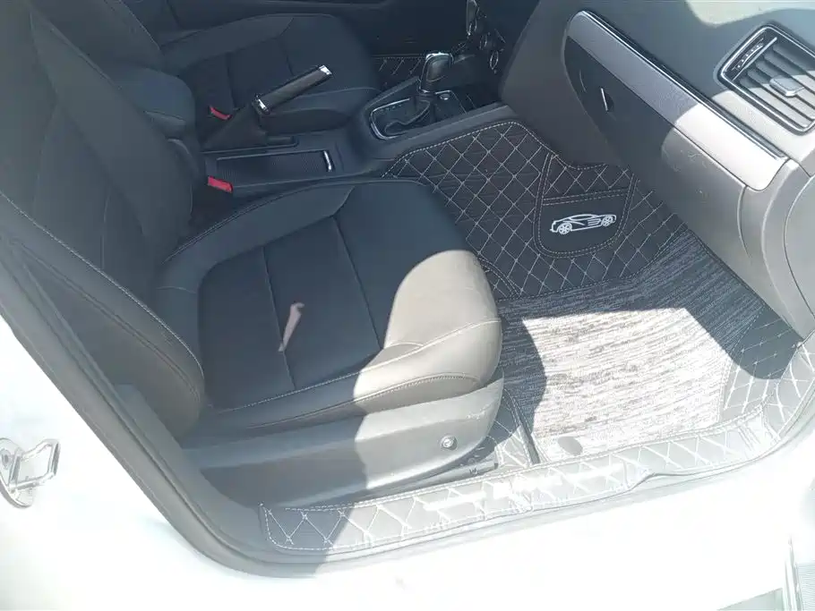 Volkswagen Sagitar 2018 1.6L AT Comfort