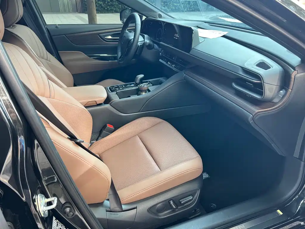 Toyota Crown 2024 2.5L