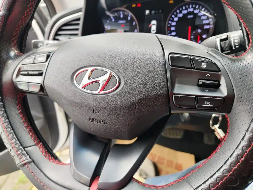 Hyundai Elantra — миниатюра 3