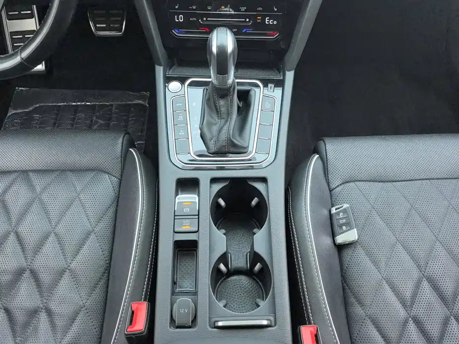 Volkswagen Magotan PHEV — миниатюра 16