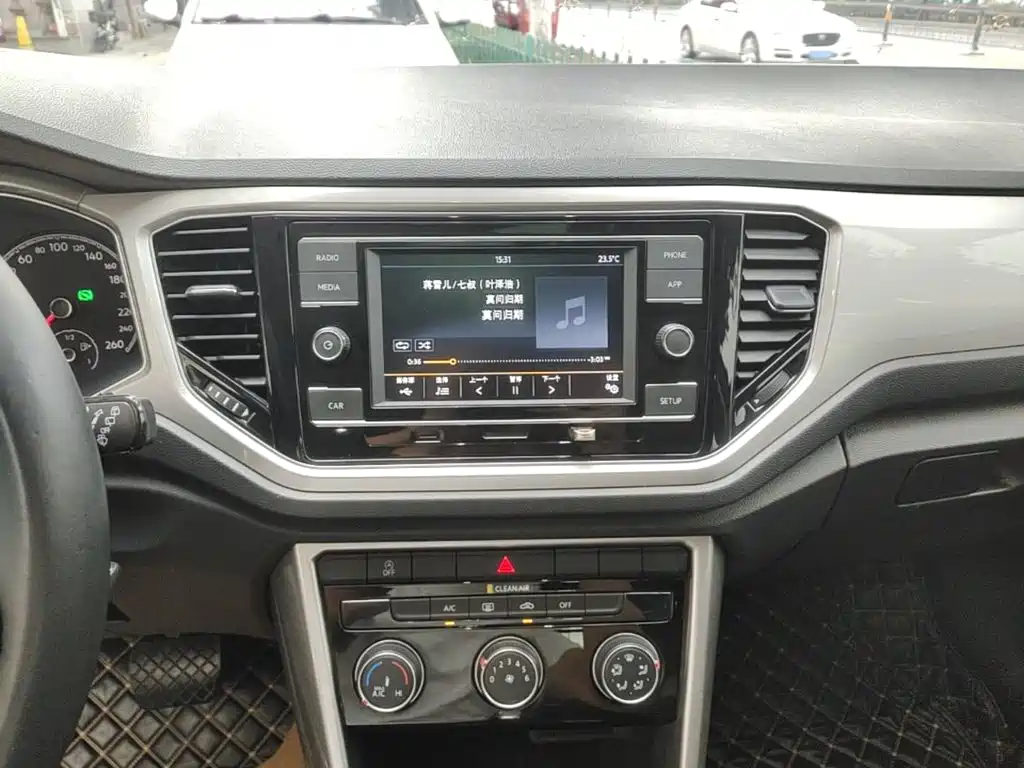 Volkswagen T-Roc — миниатюра 13