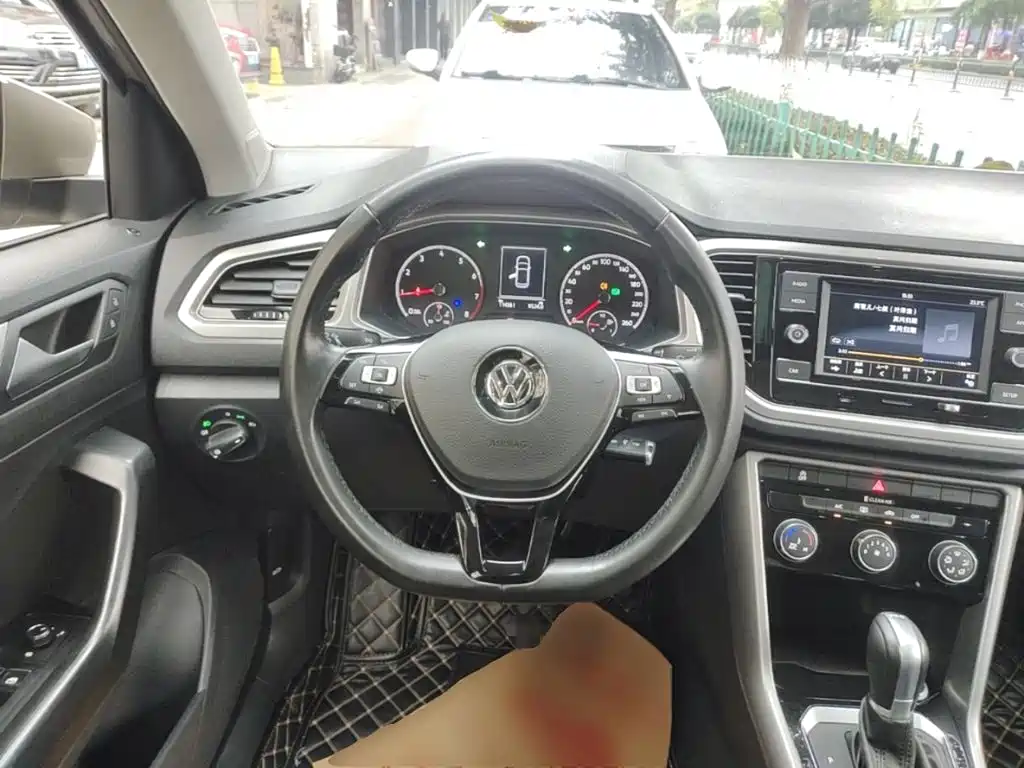 Volkswagen T-Roc — миниатюра 11