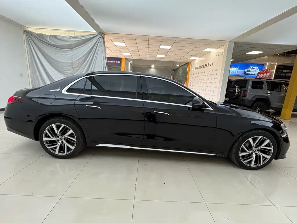 Mercedes-Benz E-Class — миниатюра 8