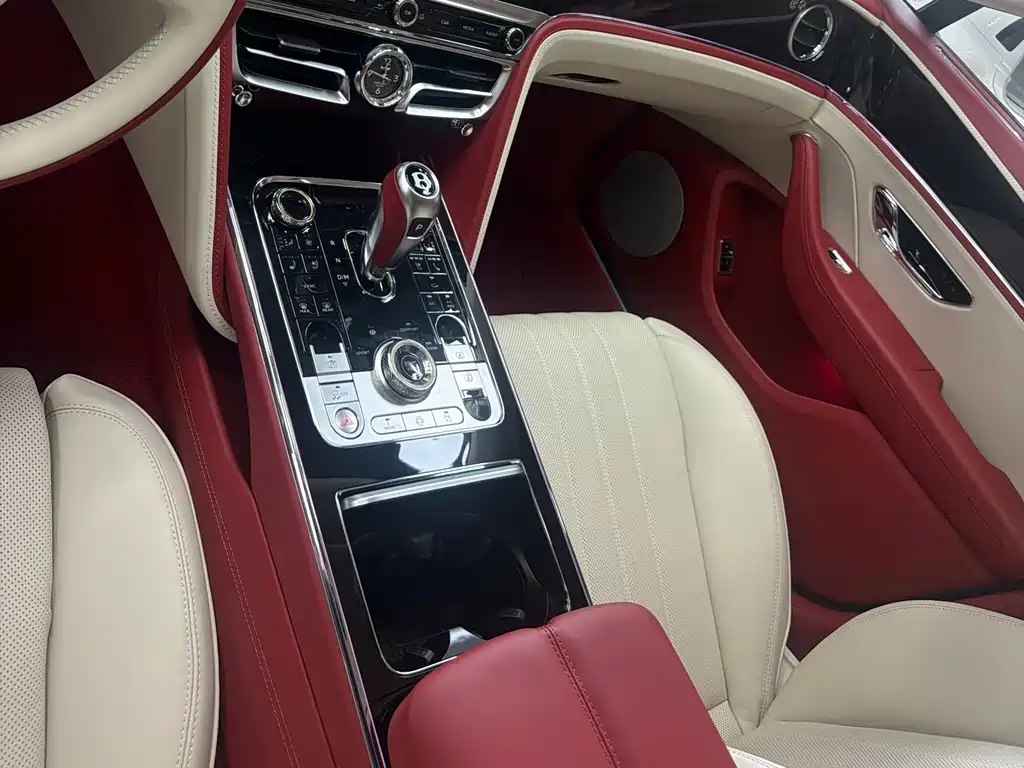 Bentley Flying Spur PHEV — миниатюра 11