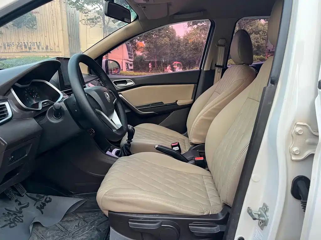 Baojun 310W — миниатюра 7
