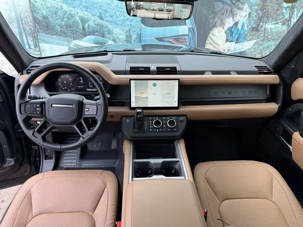 Land Rover Land Rover Defender 2025 130 3.0T P400 мест