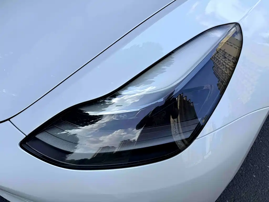 Tesla Model 3 — миниатюра 3