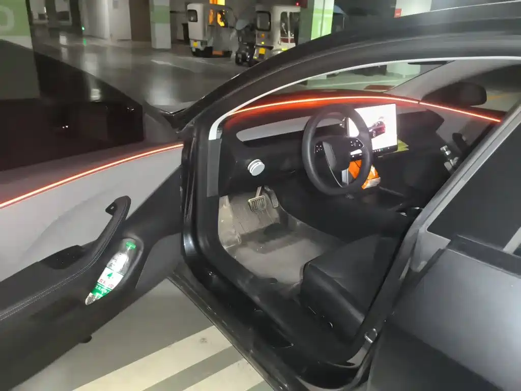 Tesla Model 3 — миниатюра 12