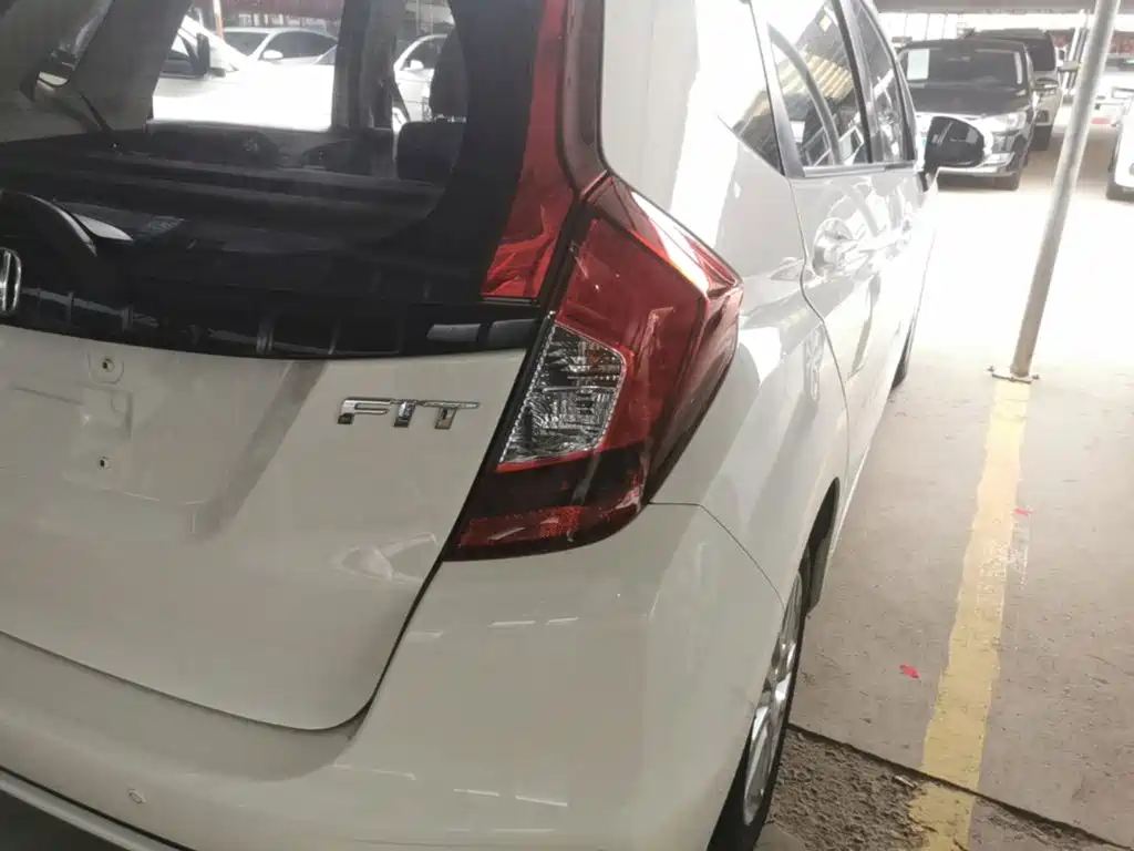 Honda Fit — миниатюра 8