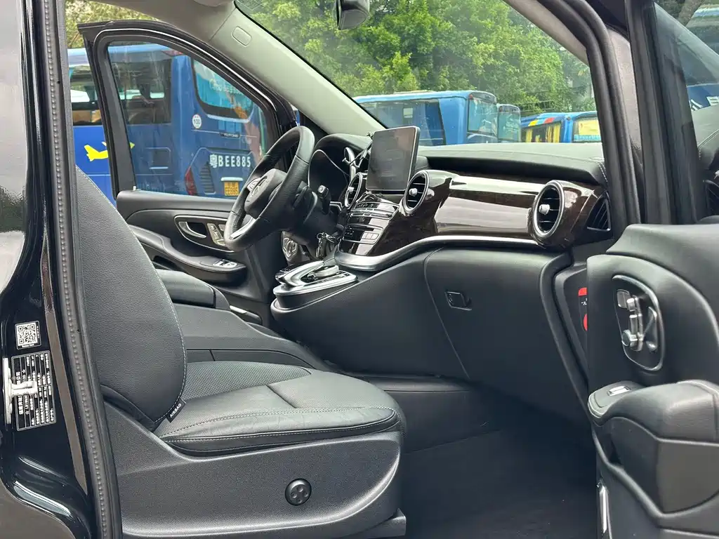 Mercedes-Benz V-Class — миниатюра 7