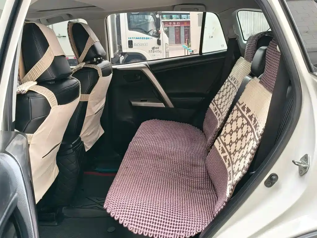 Toyota RAV4 — миниатюра 6