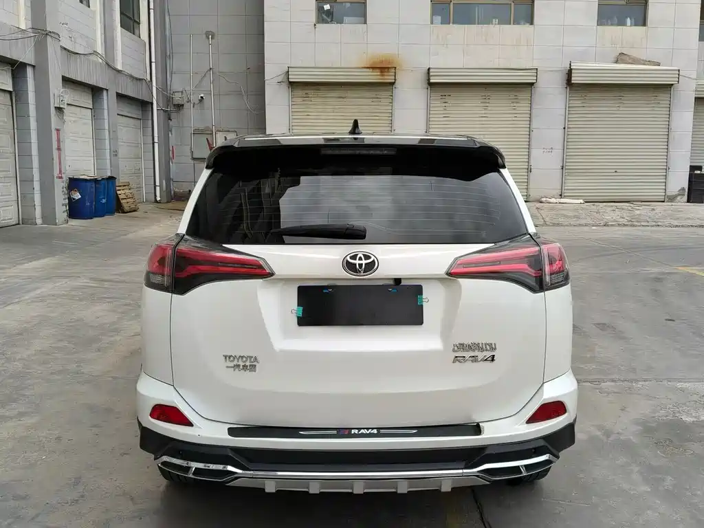 Toyota RAV4 — миниатюра 8
