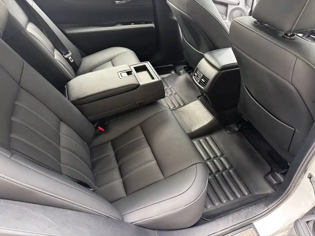 Lexus ES — миниатюра 6
