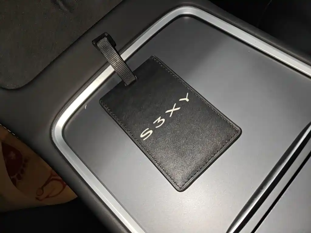 Tesla Model Y — миниатюра 9