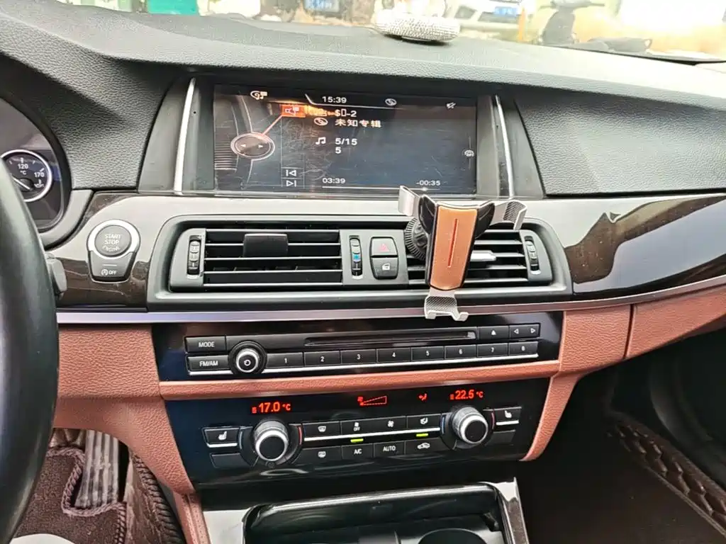 BMW 5 Series — миниатюра 13