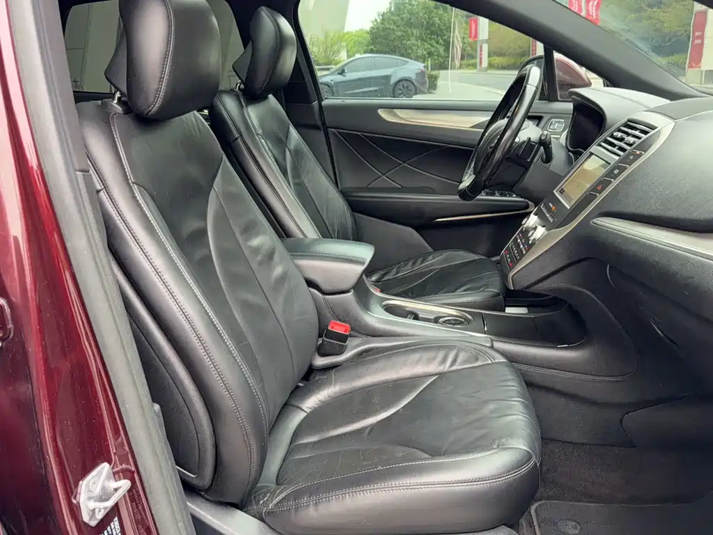 Lincoln MKC — миниатюра 14