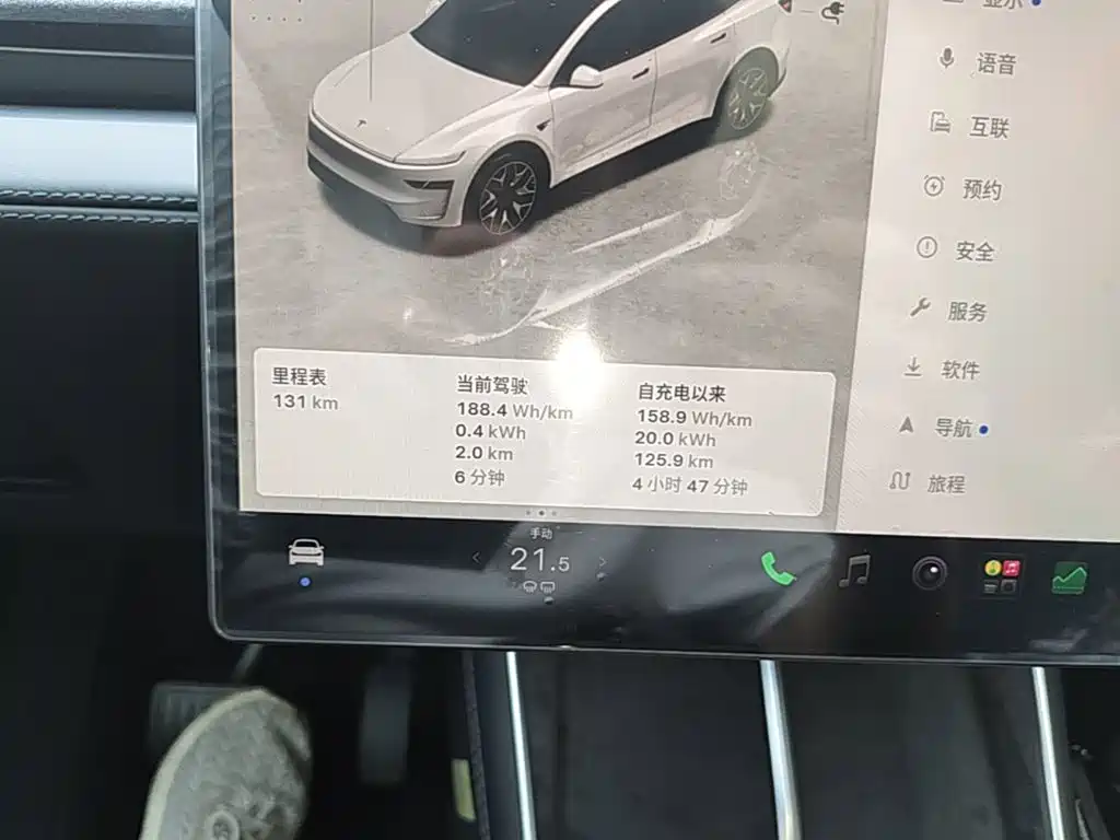 Tesla Model Y — миниатюра 12