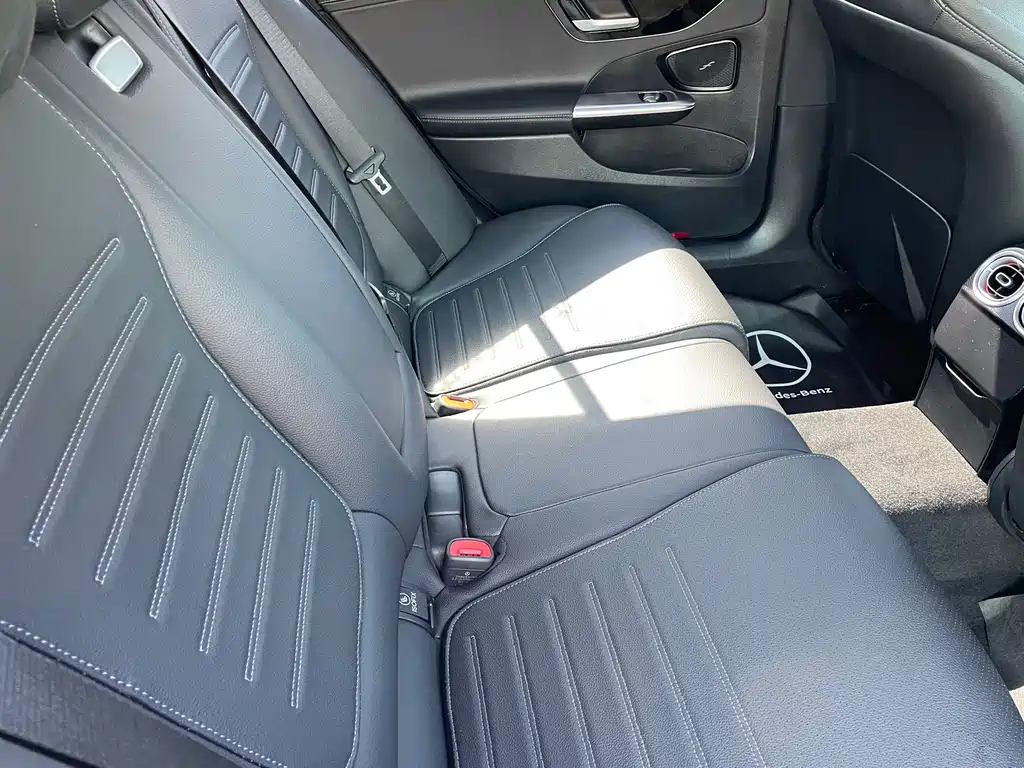 Mercedes-Benz C-Class — миниатюра 17