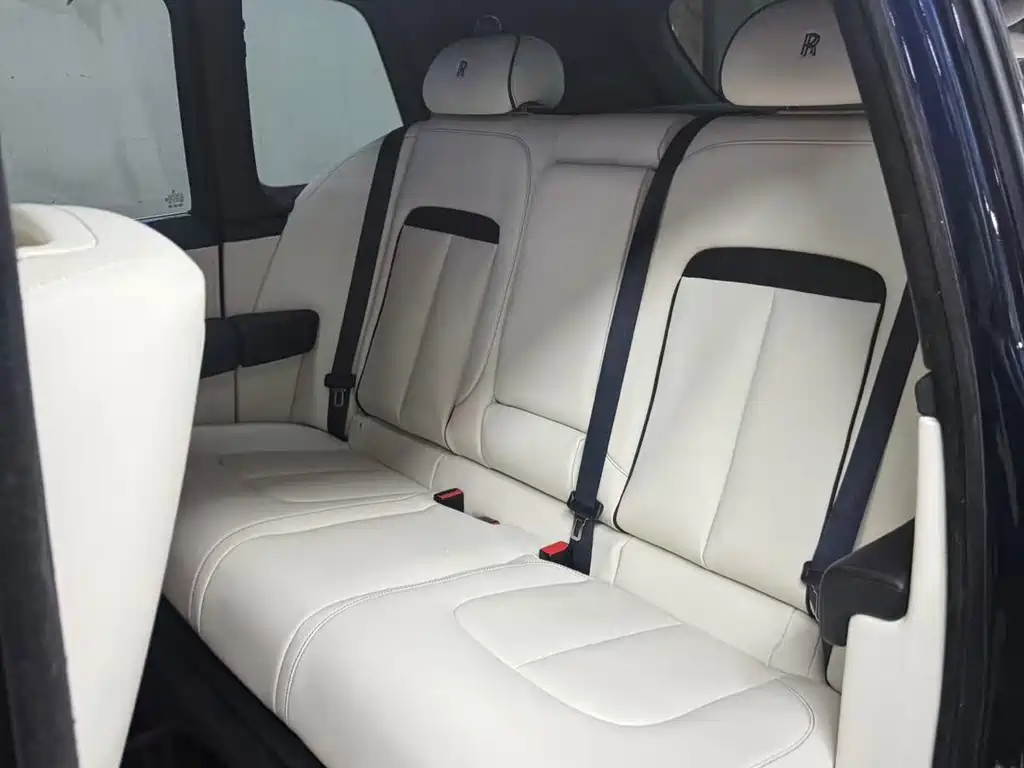 Rolls-Royce Cullinan 2018 мест