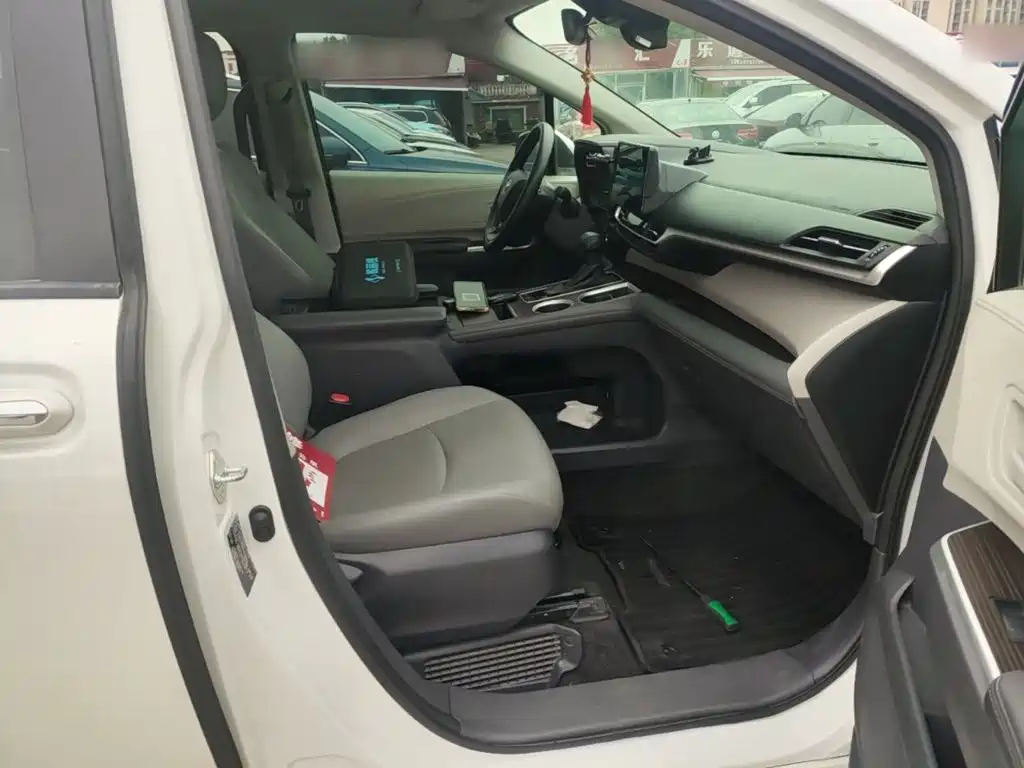 Toyota Granvia — миниатюра 25